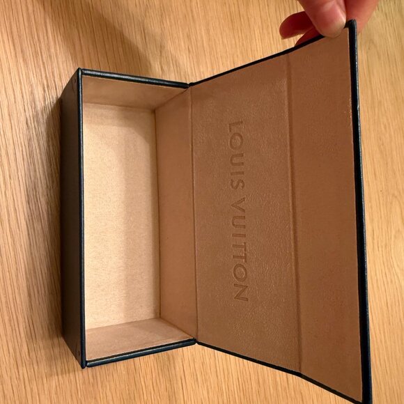 My LV Chain Two Classique Square Sunglasses - Picture 6 of 8